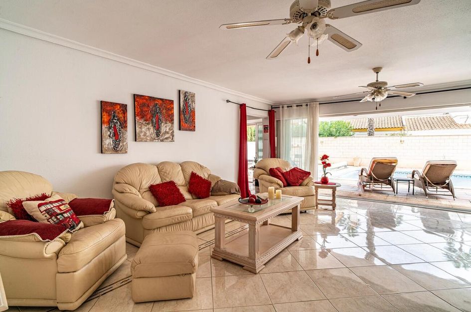 Villa in Desamparados