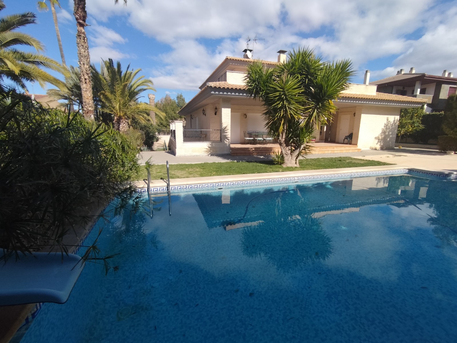 Villa in Elda
