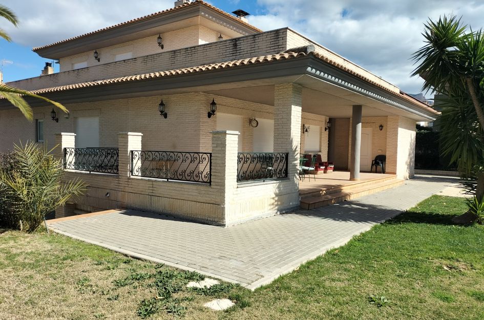 Villa in Elda