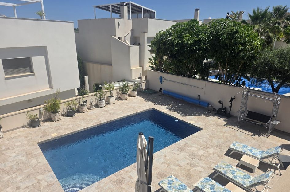 Villa in Res. Las Filipinas