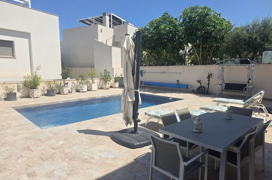 Villa in Res. Las Filipinas