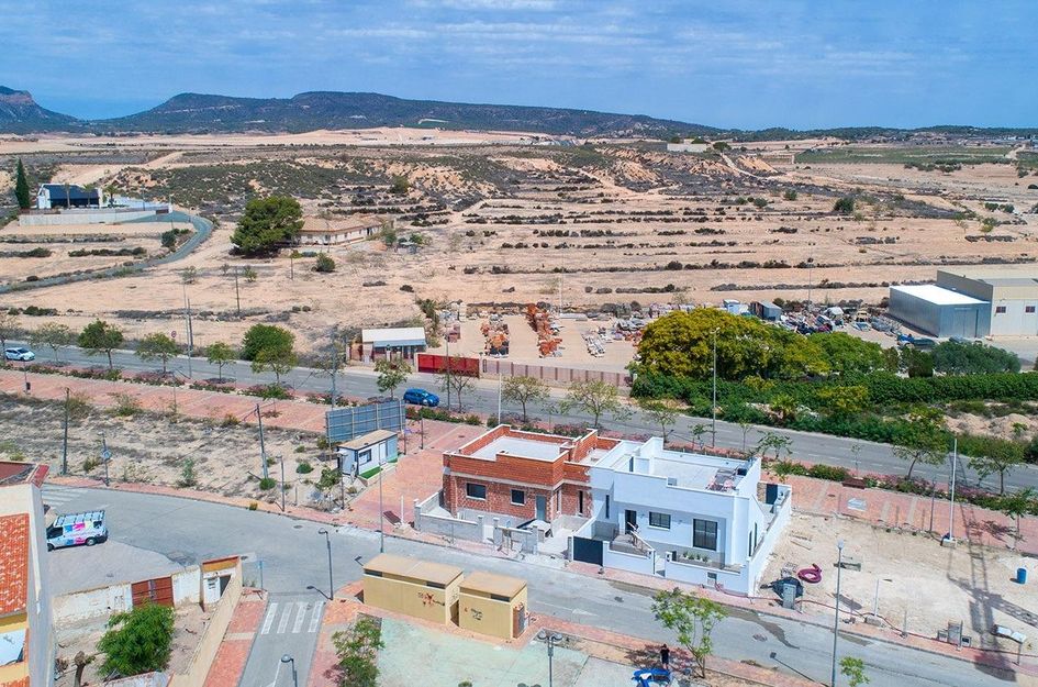 Halfvrijstaand in Sucina