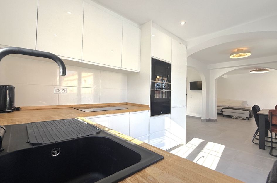 Halfvrijstaand in Desamparados