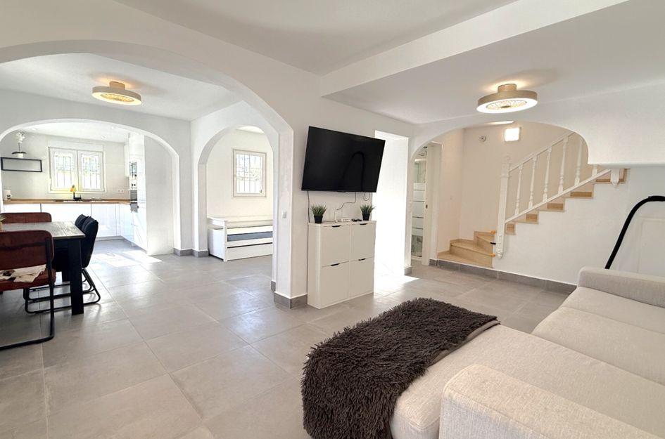 Halfvrijstaand in Desamparados