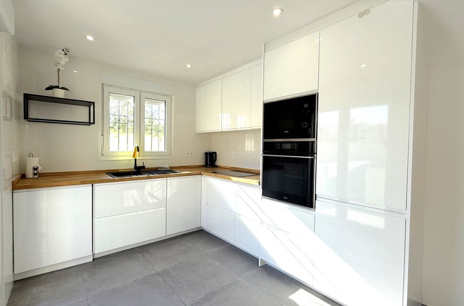 Halfvrijstaand in Desamparados