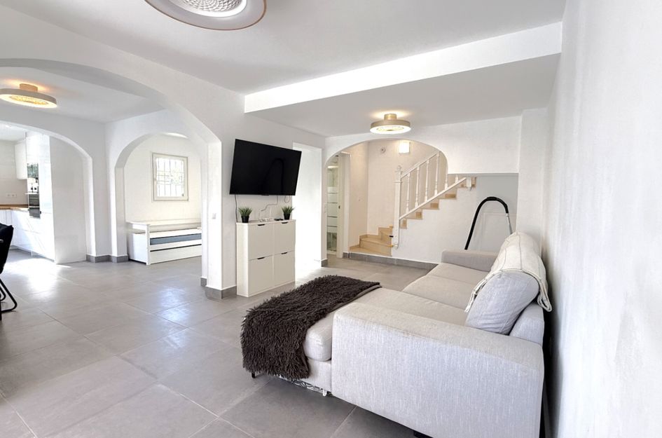 Halfvrijstaand in Desamparados