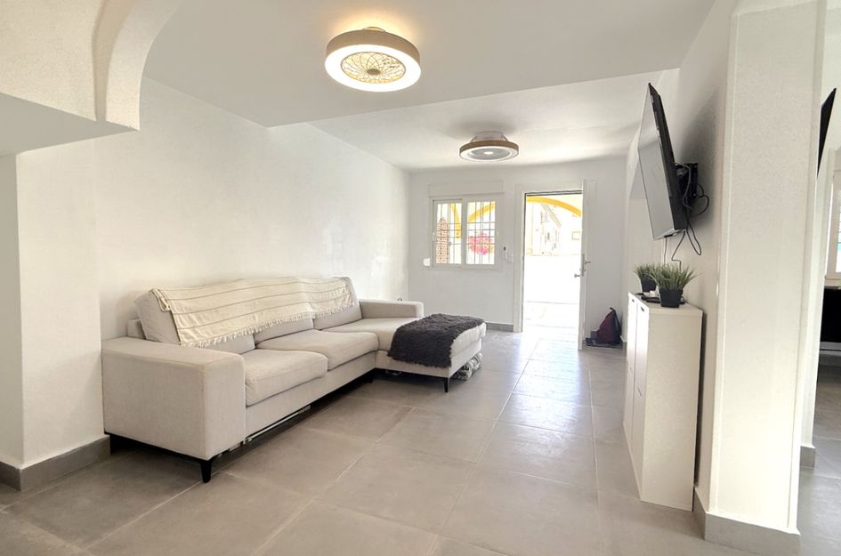 Halfvrijstaand in Desamparados