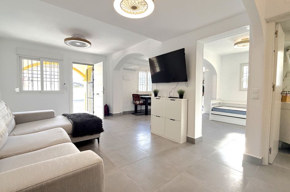 Halfvrijstaand in Desamparados