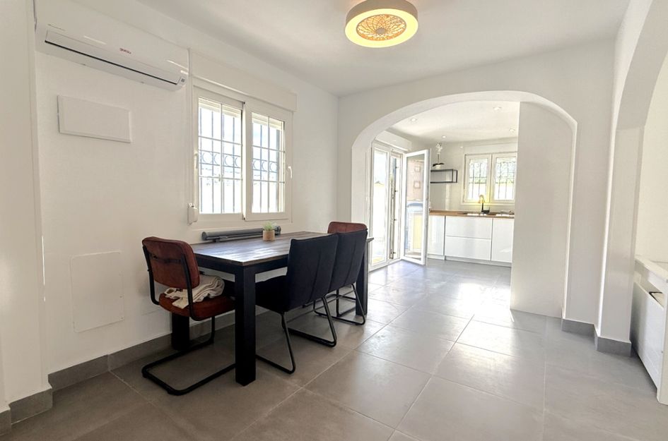 Halfvrijstaand in Desamparados