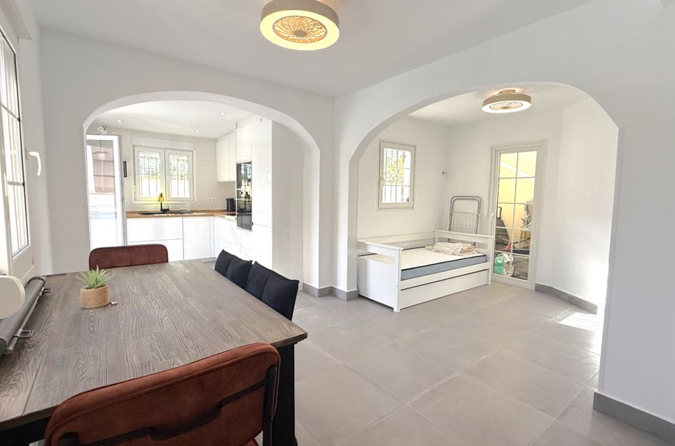 Halfvrijstaand in Desamparados