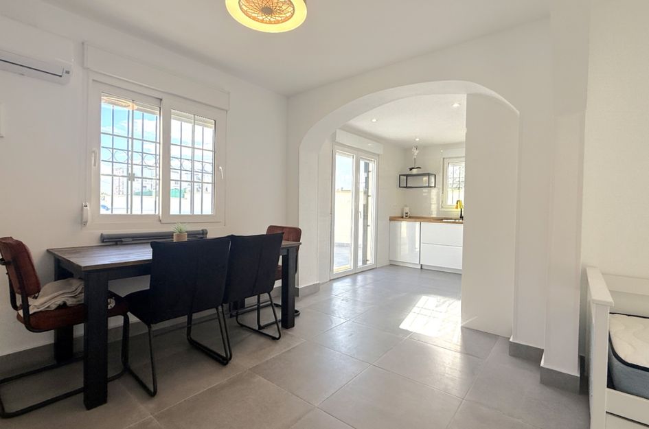 Halfvrijstaand in Desamparados