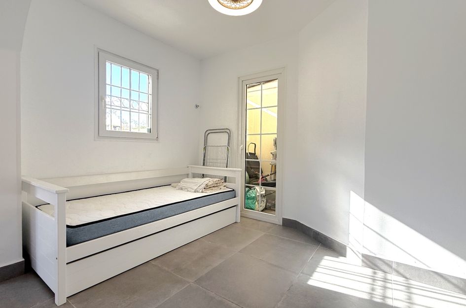 Halfvrijstaand in Desamparados