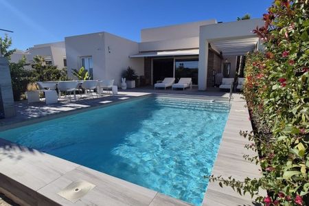 Villa in Castillo de Montemar