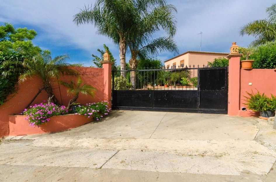 Finca in Urbanización Puerto de Estepona