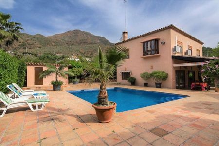 Finca in Urbanización Puerto de Estepona