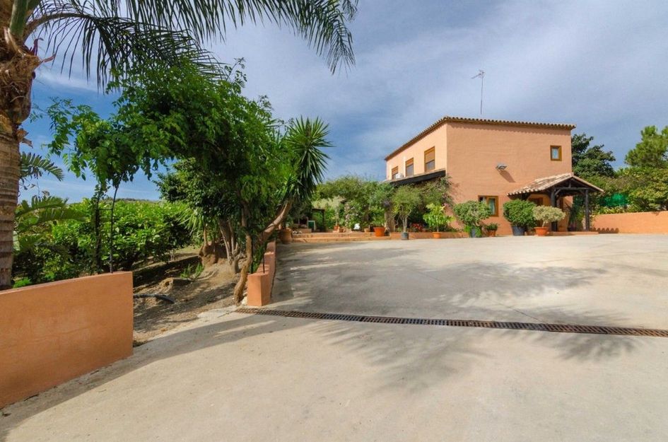 Finca in Urbanización Puerto de Estepona