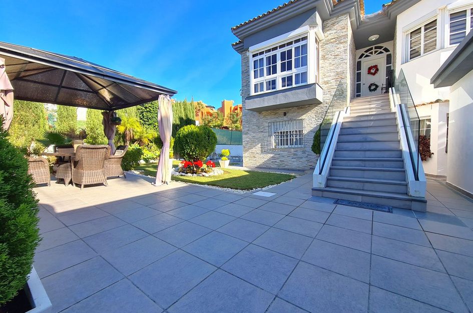 Villa in Urbanización Puerto de Estepona