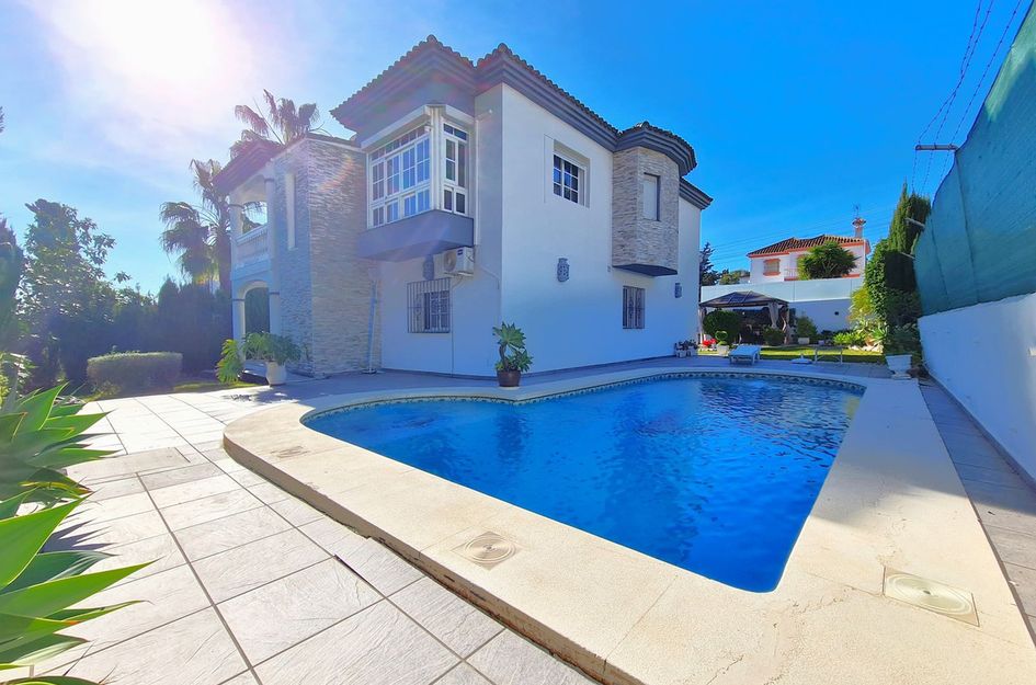 Villa in Urbanización Puerto de Estepona