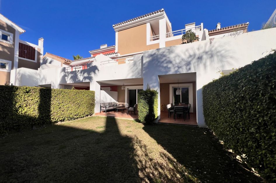 Appartement in Urbanización Puerto de Estepona