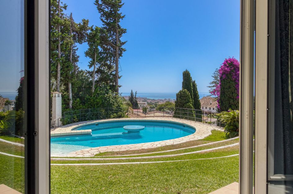 Villa in Benalmádena