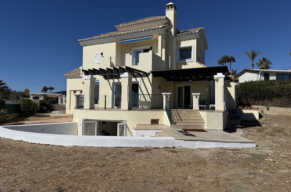 Villa in Urbanización Puerto de Estepona