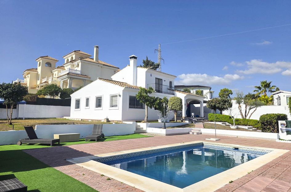 Villa in Urbanización Puerto de Estepona