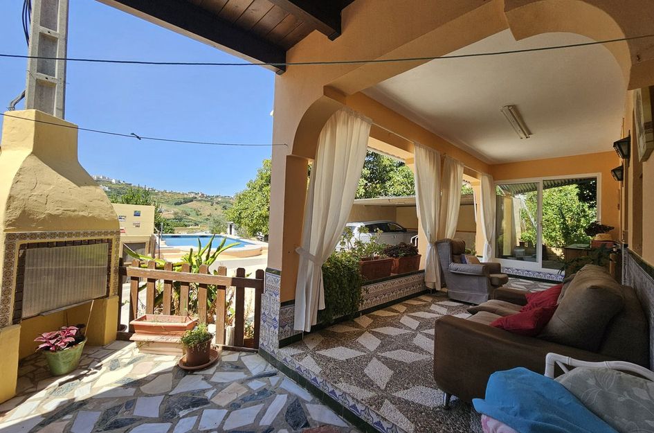Villa in Casares