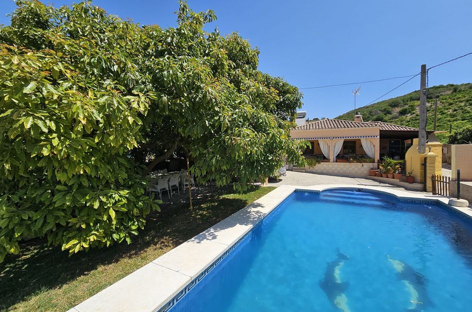 Villa in Casares