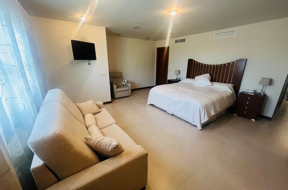 Villa in Jerónimo y Avileses