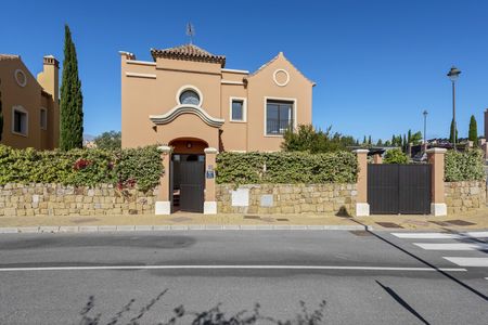 Villa in Urbanización Puerto de Estepona