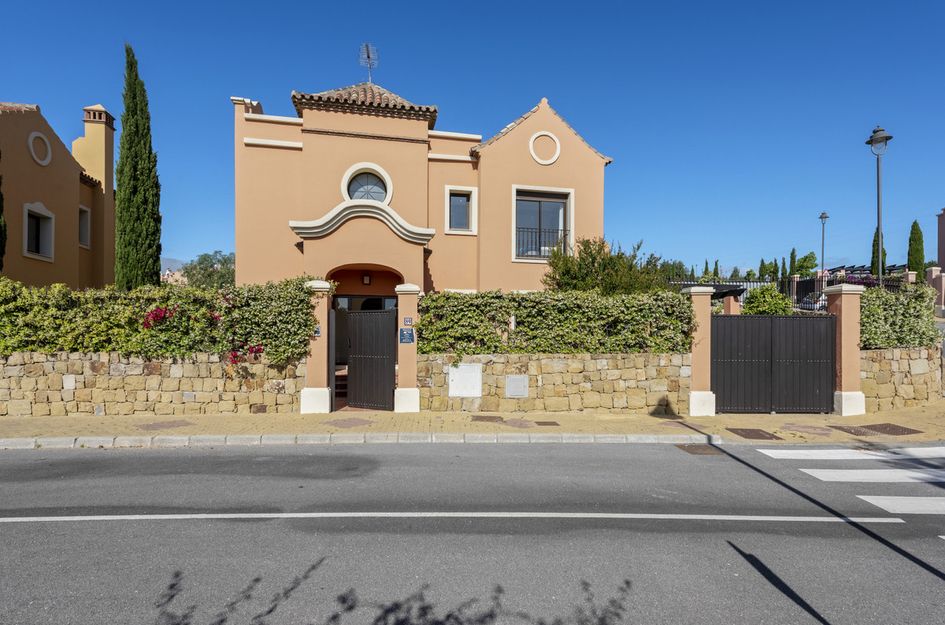 Villa in Urbanización Puerto de Estepona