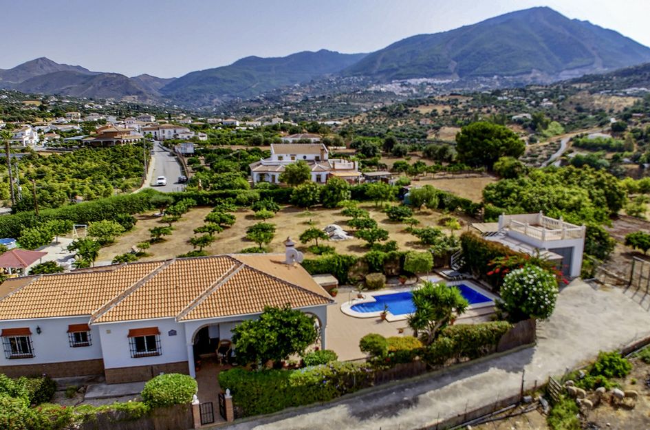 Villa in Venta Baja
