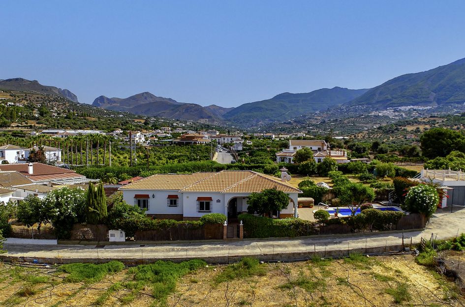Villa in Venta Baja
