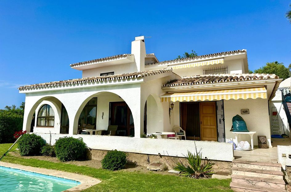 Villa in Benalmádena