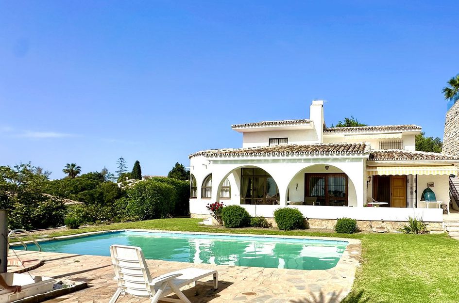Villa in Benalmádena