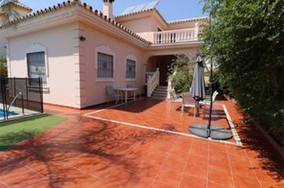 Villa in Benalmádena