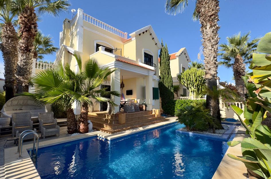 Villa in Dehesa de Campoamor