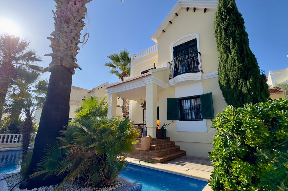 Villa in Dehesa de Campoamor