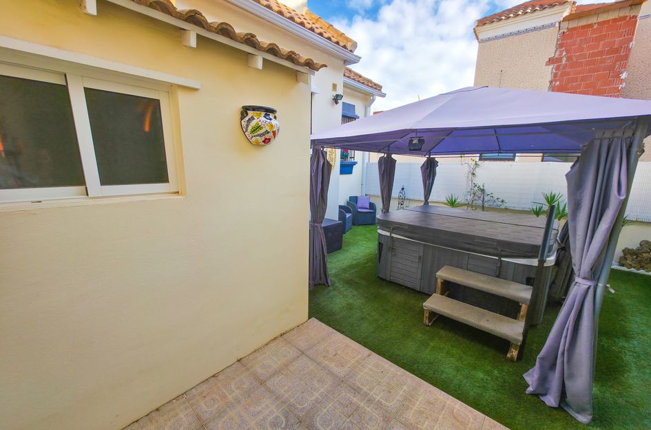 Villa in Res. Las Filipinas