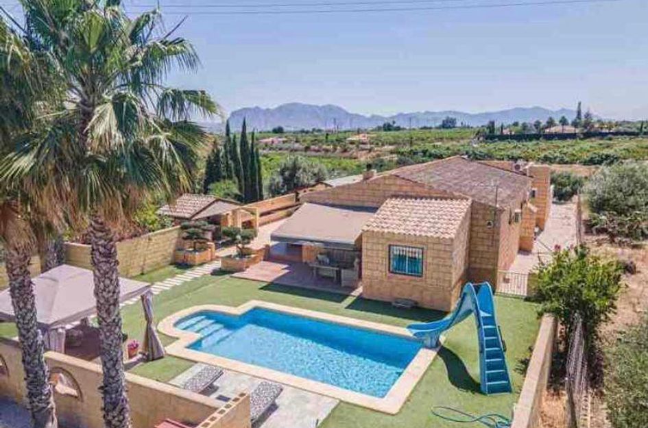 Villa in Mos del Bou