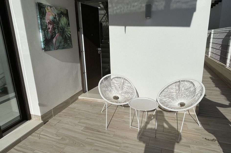 Halfvrijstaand in Res. Las Filipinas