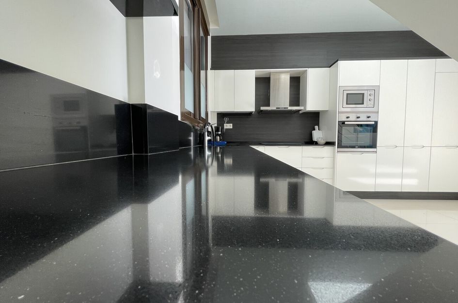 Halfvrijstaand in Res. Las Filipinas