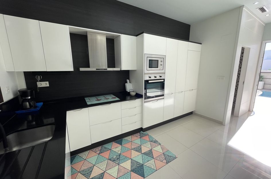 Halfvrijstaand in Res. Las Filipinas