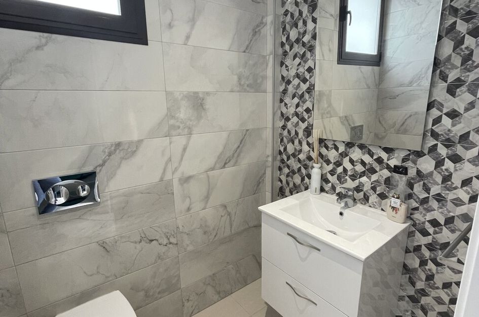 Halfvrijstaand in Res. Las Filipinas