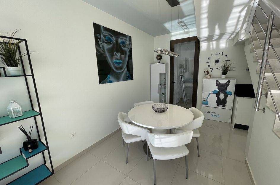 Halfvrijstaand in Res. Las Filipinas