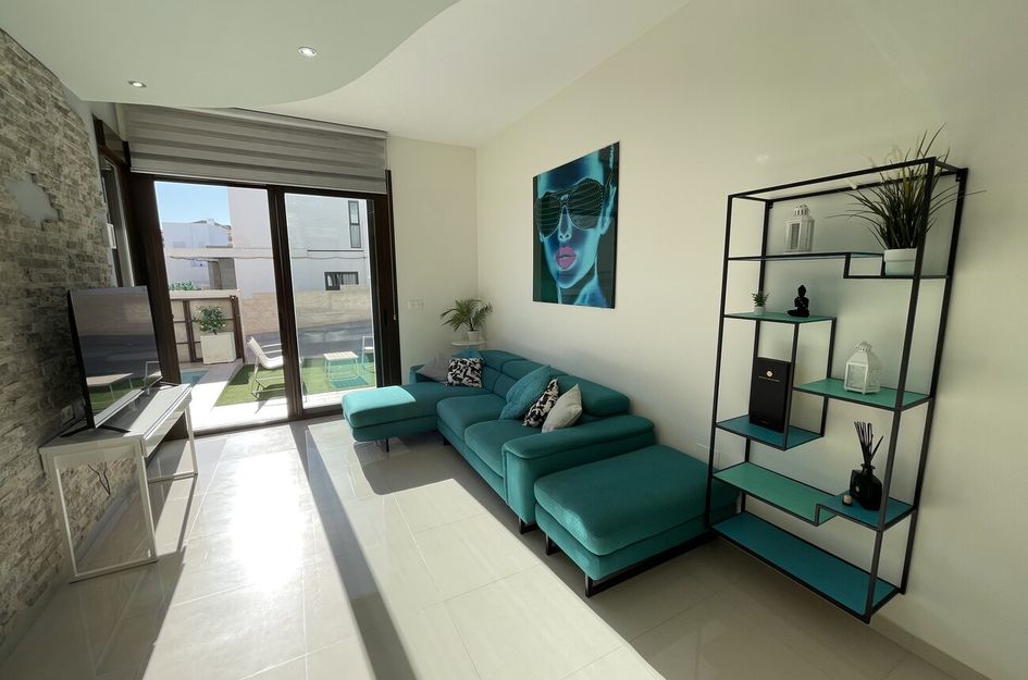 Halfvrijstaand in Res. Las Filipinas