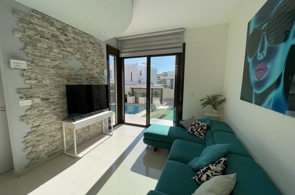 Halfvrijstaand in Res. Las Filipinas