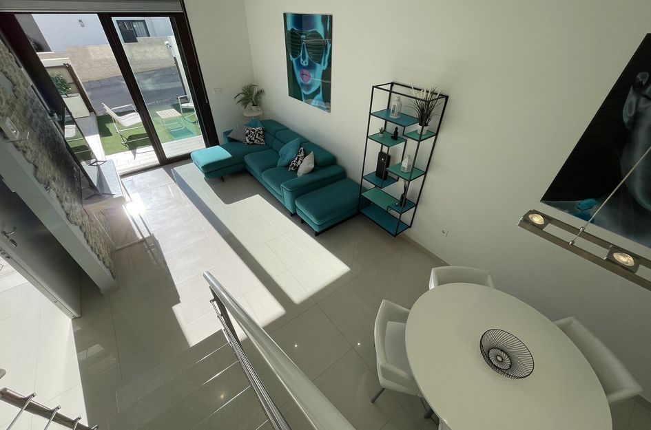 Halfvrijstaand in Res. Las Filipinas