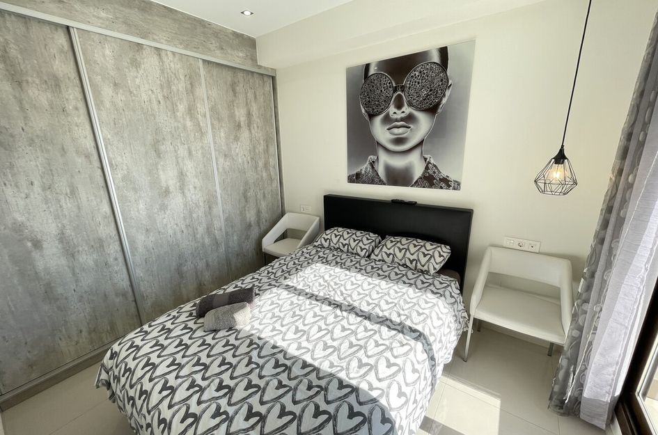 Halfvrijstaand in Res. Las Filipinas