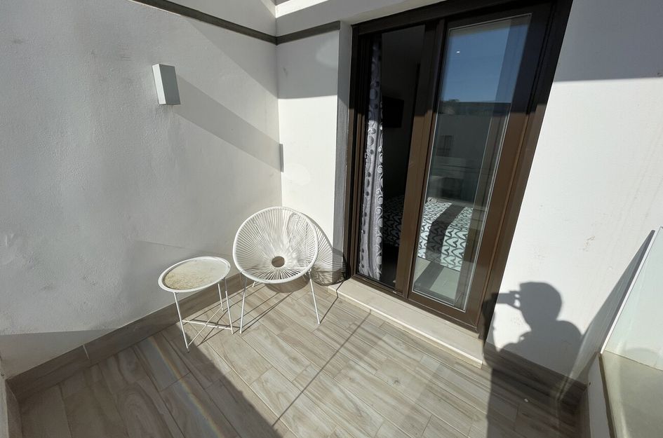 Halfvrijstaand in Res. Las Filipinas